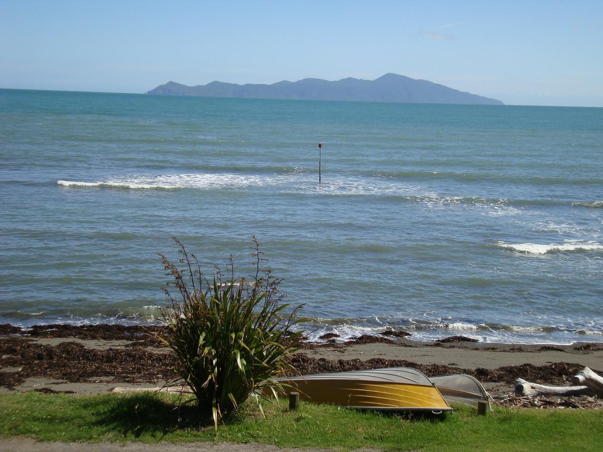 Kapiti Waves Bed & Breakfast Pukerua Bay Luaran gambar